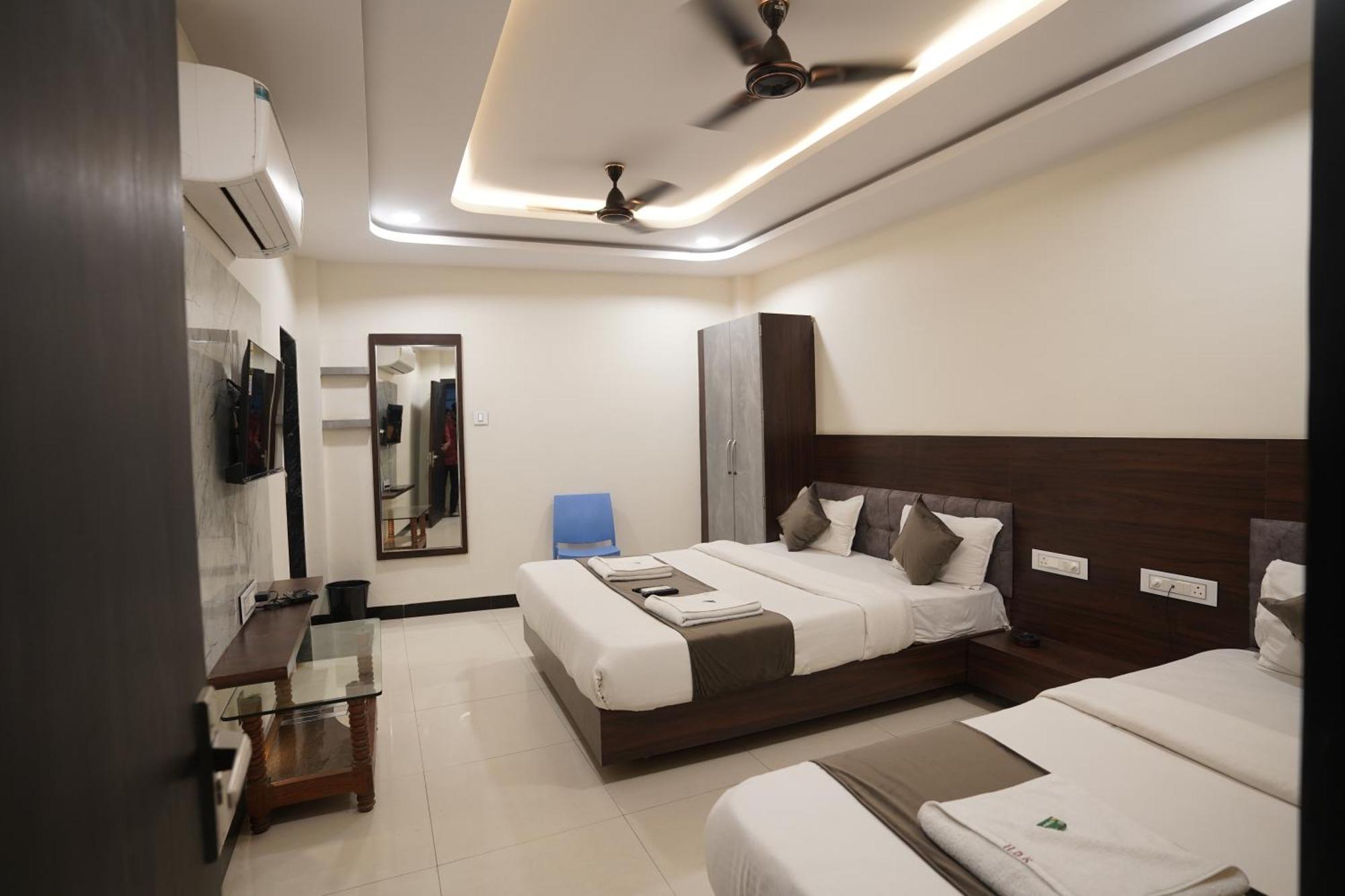 Hotel Dev Kripa Ujjain Dış mekan fotoğraf