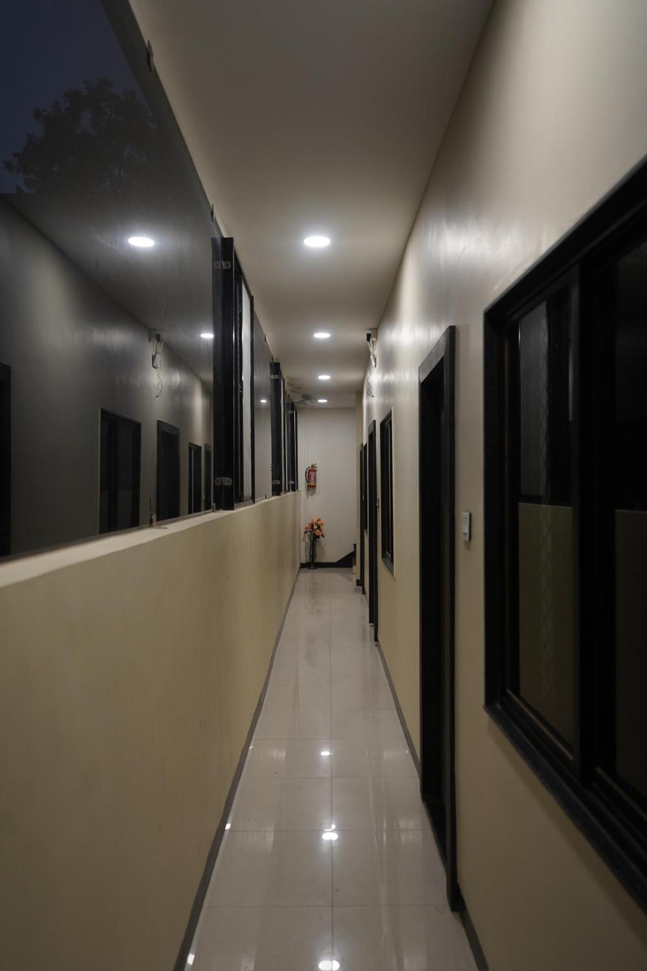 Hotel Dev Kripa Ujjain Dış mekan fotoğraf