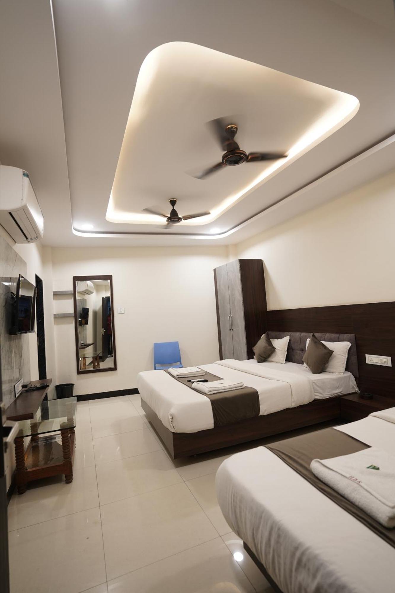 Hotel Dev Kripa Ujjain Dış mekan fotoğraf