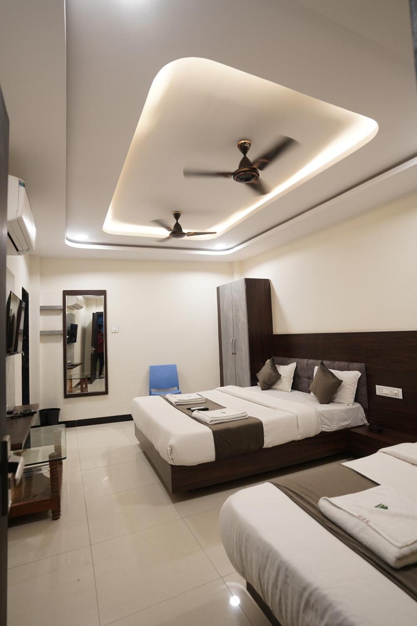Hotel Dev Kripa Ujjain Dış mekan fotoğraf