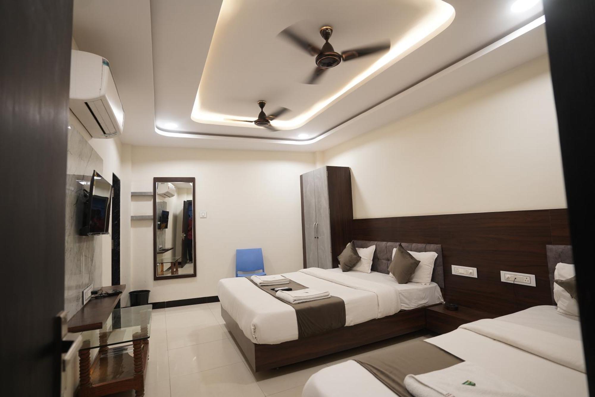Hotel Dev Kripa Ujjain Dış mekan fotoğraf