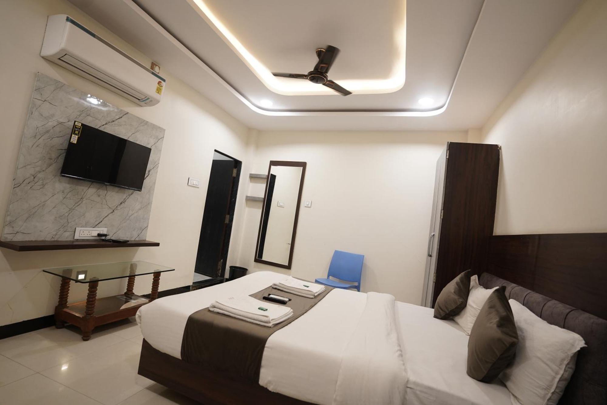 Hotel Dev Kripa Ujjain Dış mekan fotoğraf