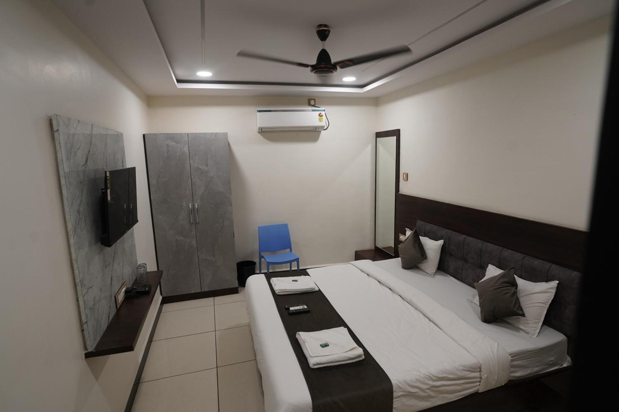 Hotel Dev Kripa Ujjain Dış mekan fotoğraf