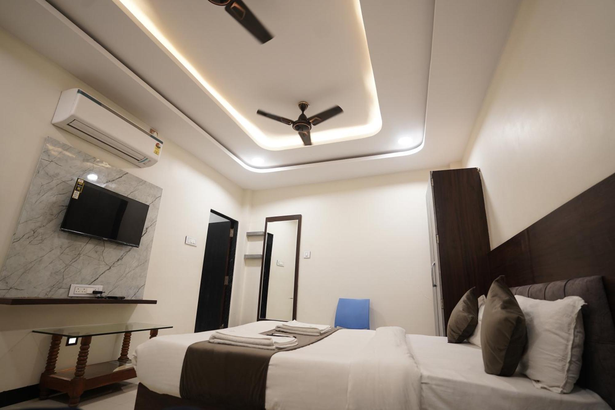 Hotel Dev Kripa Ujjain Dış mekan fotoğraf