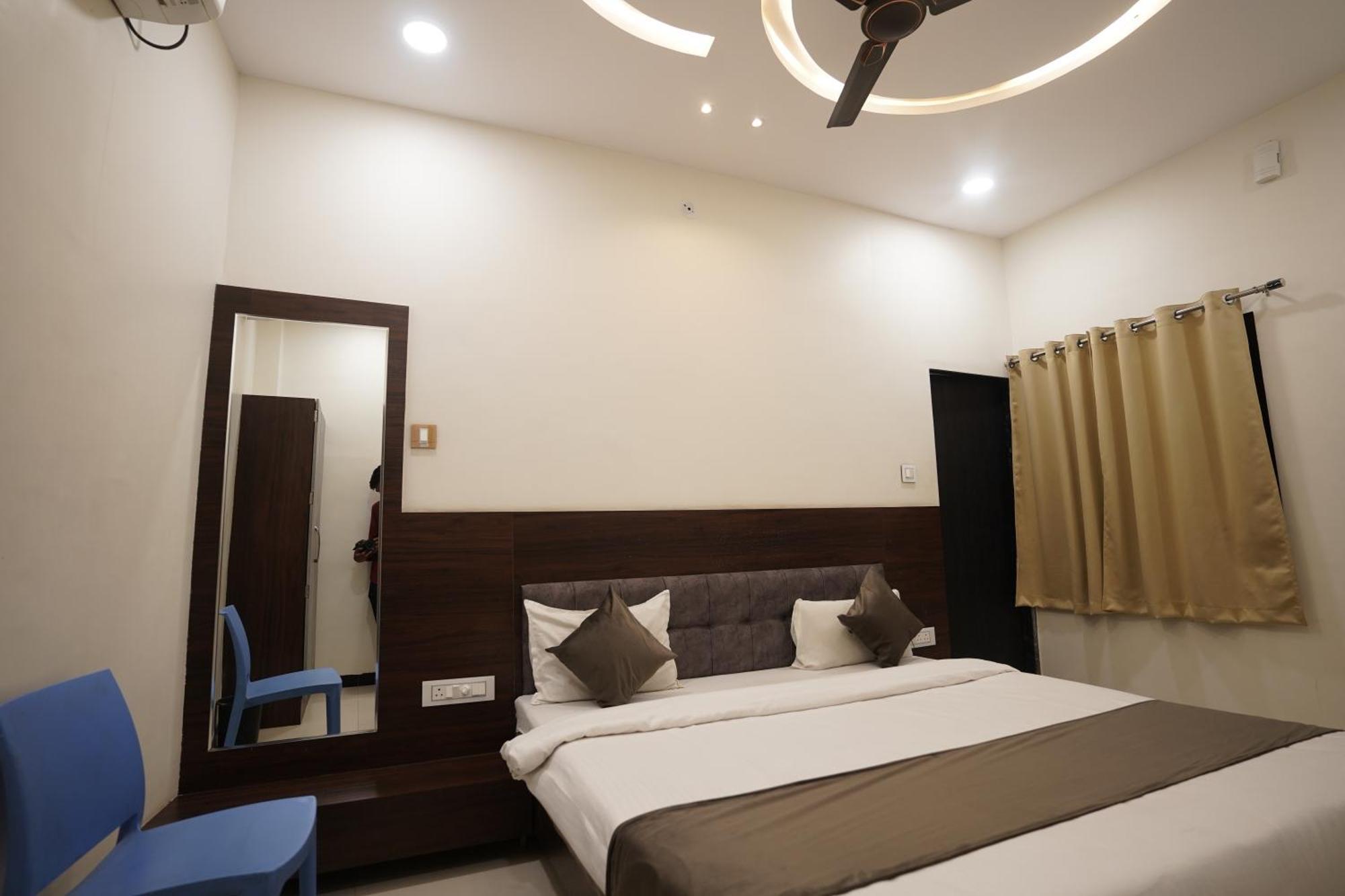 Hotel Dev Kripa Ujjain Dış mekan fotoğraf