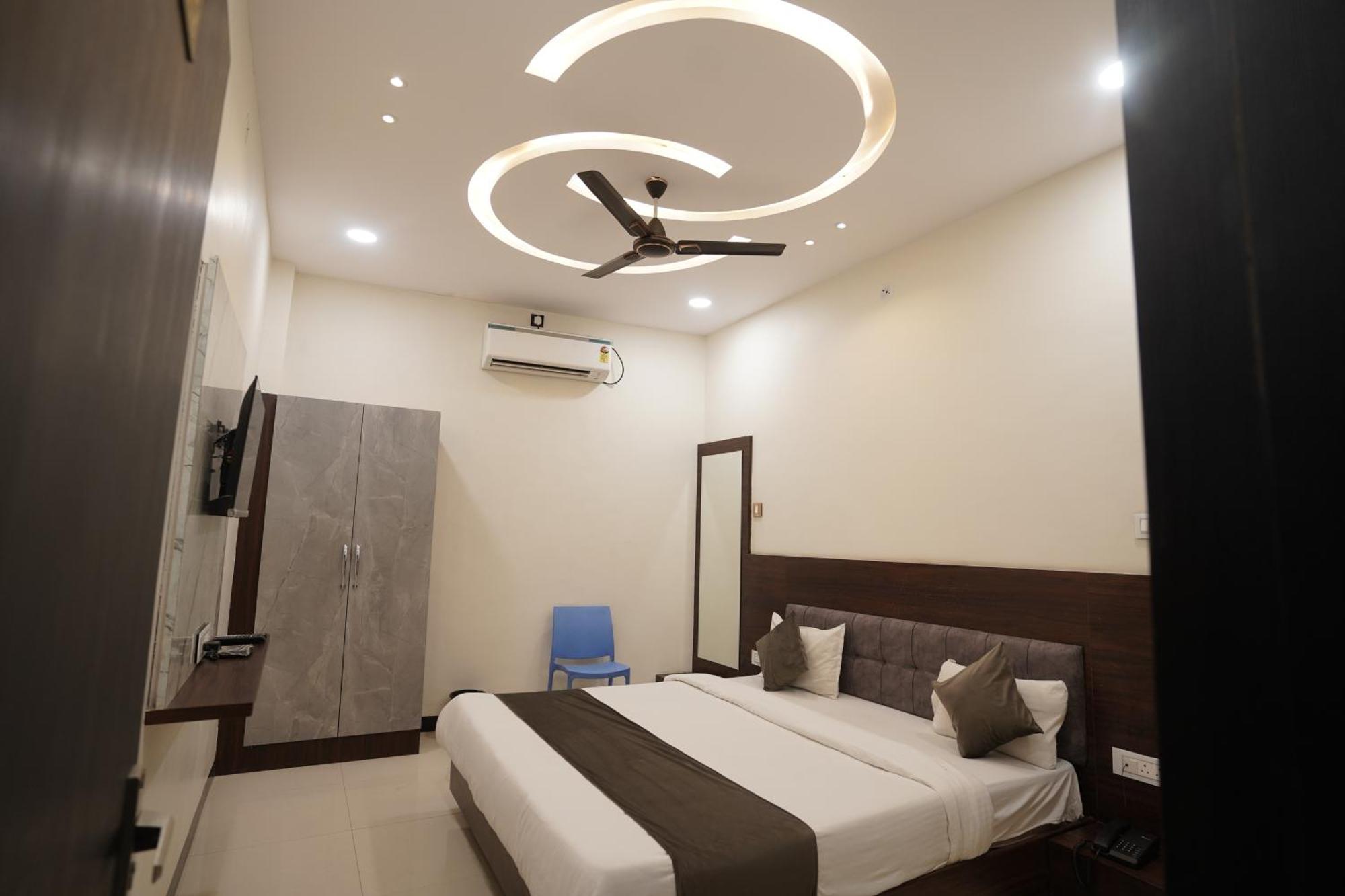 Hotel Dev Kripa Ujjain Dış mekan fotoğraf