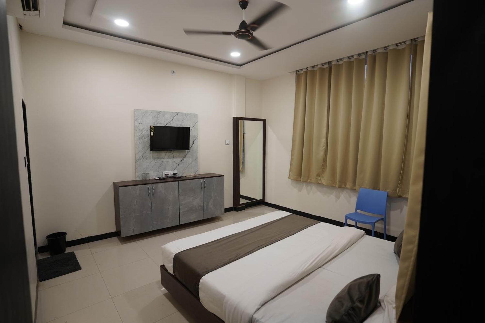 Hotel Dev Kripa Ujjain Dış mekan fotoğraf
