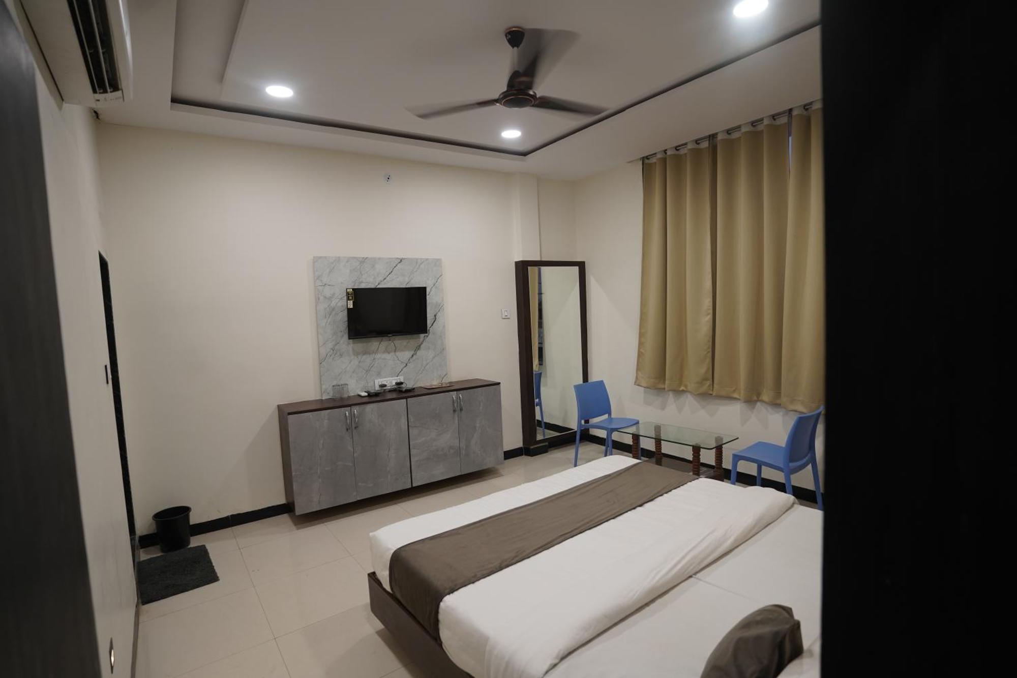 Hotel Dev Kripa Ujjain Dış mekan fotoğraf