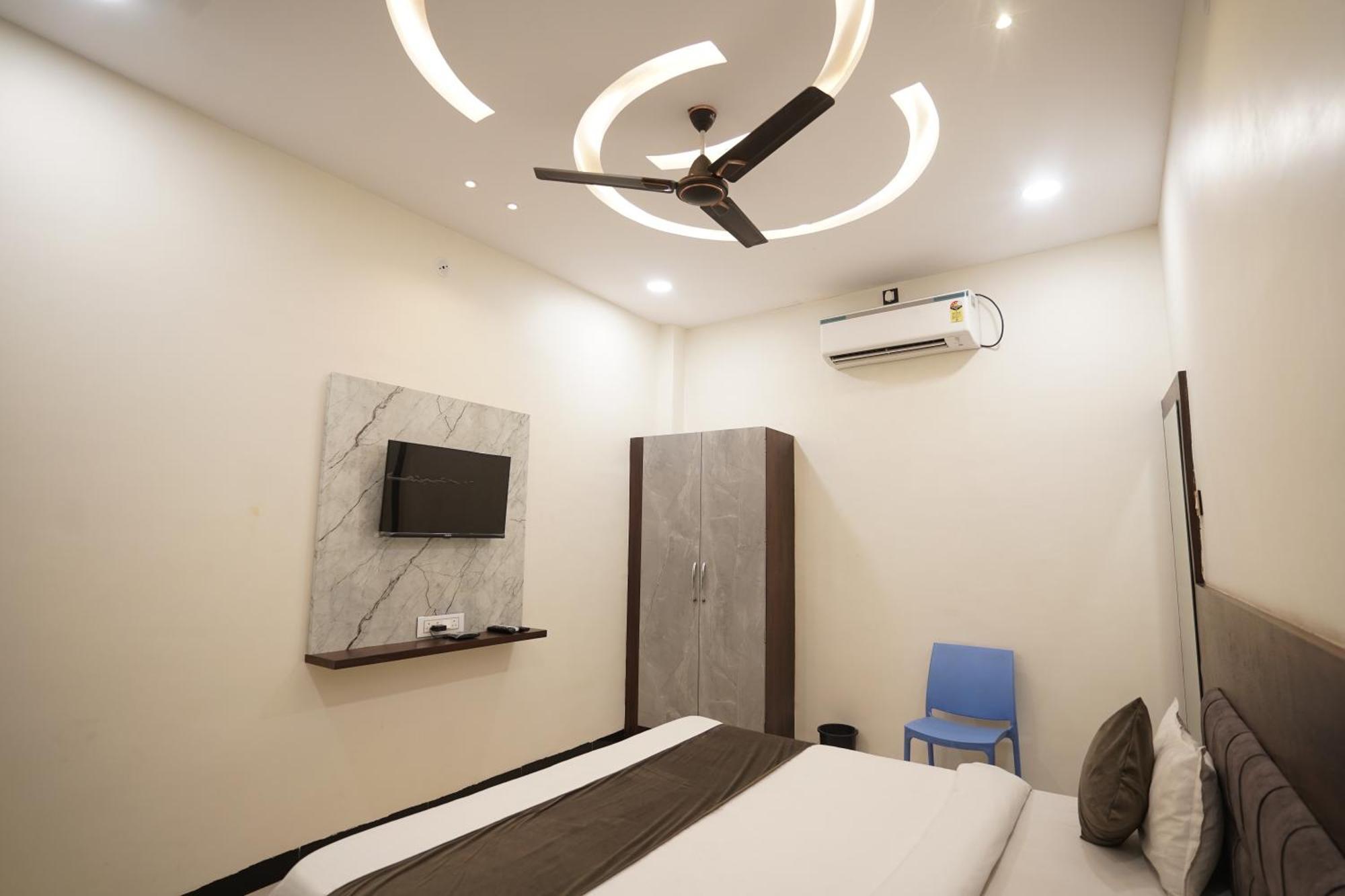 Hotel Dev Kripa Ujjain Dış mekan fotoğraf