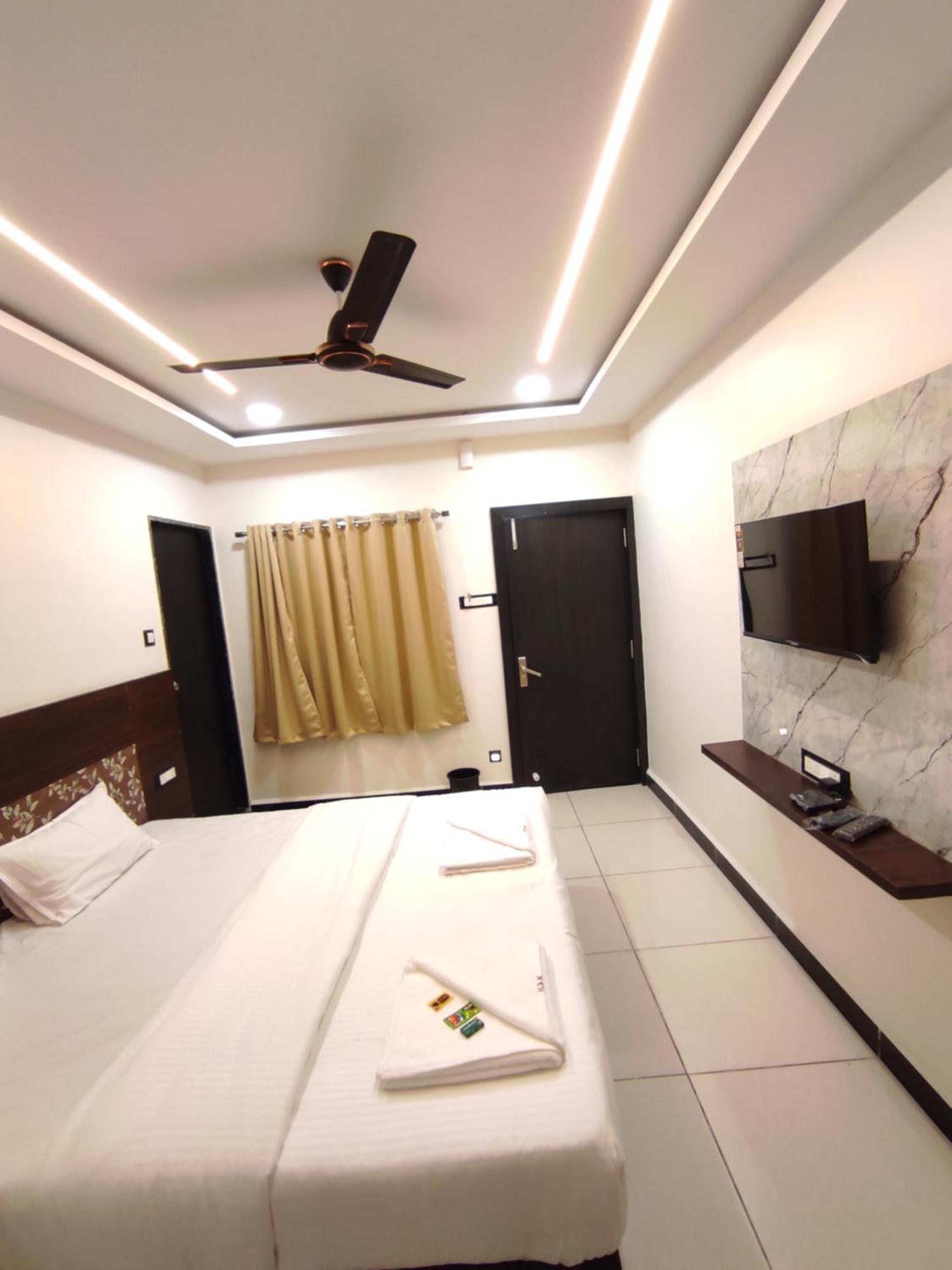 Hotel Dev Kripa Ujjain Dış mekan fotoğraf