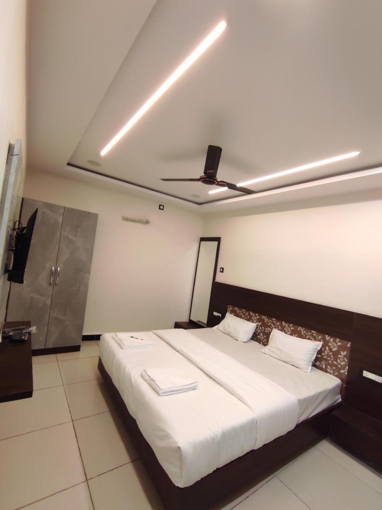 Hotel Dev Kripa Ujjain Dış mekan fotoğraf