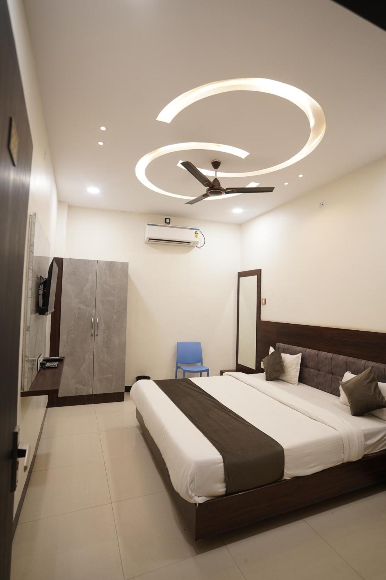 Hotel Dev Kripa Ujjain Dış mekan fotoğraf