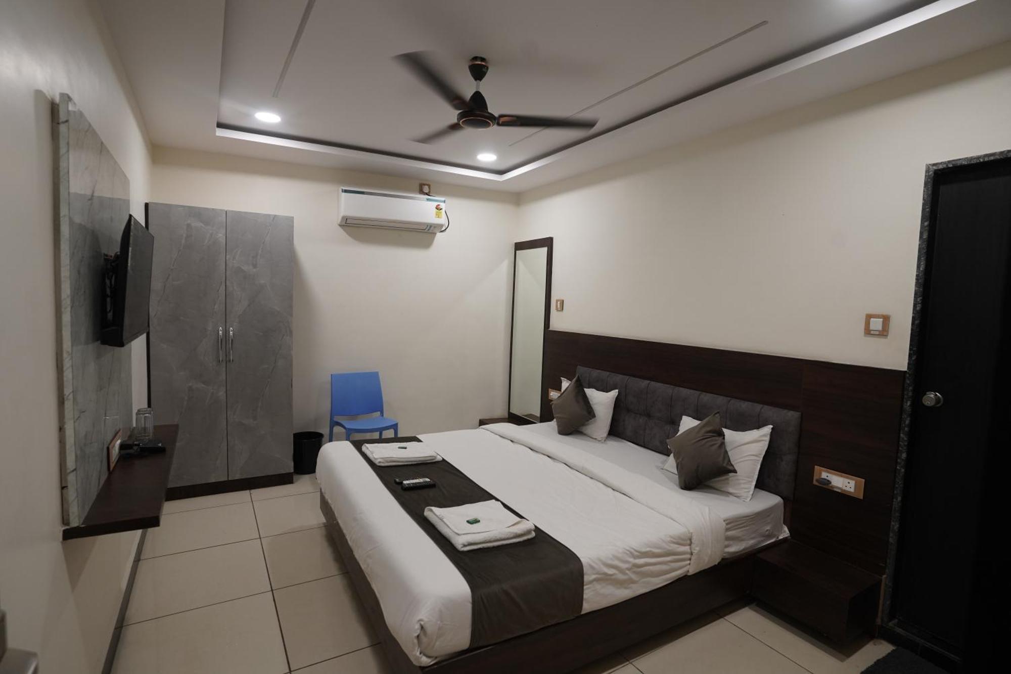 Hotel Dev Kripa Ujjain Dış mekan fotoğraf