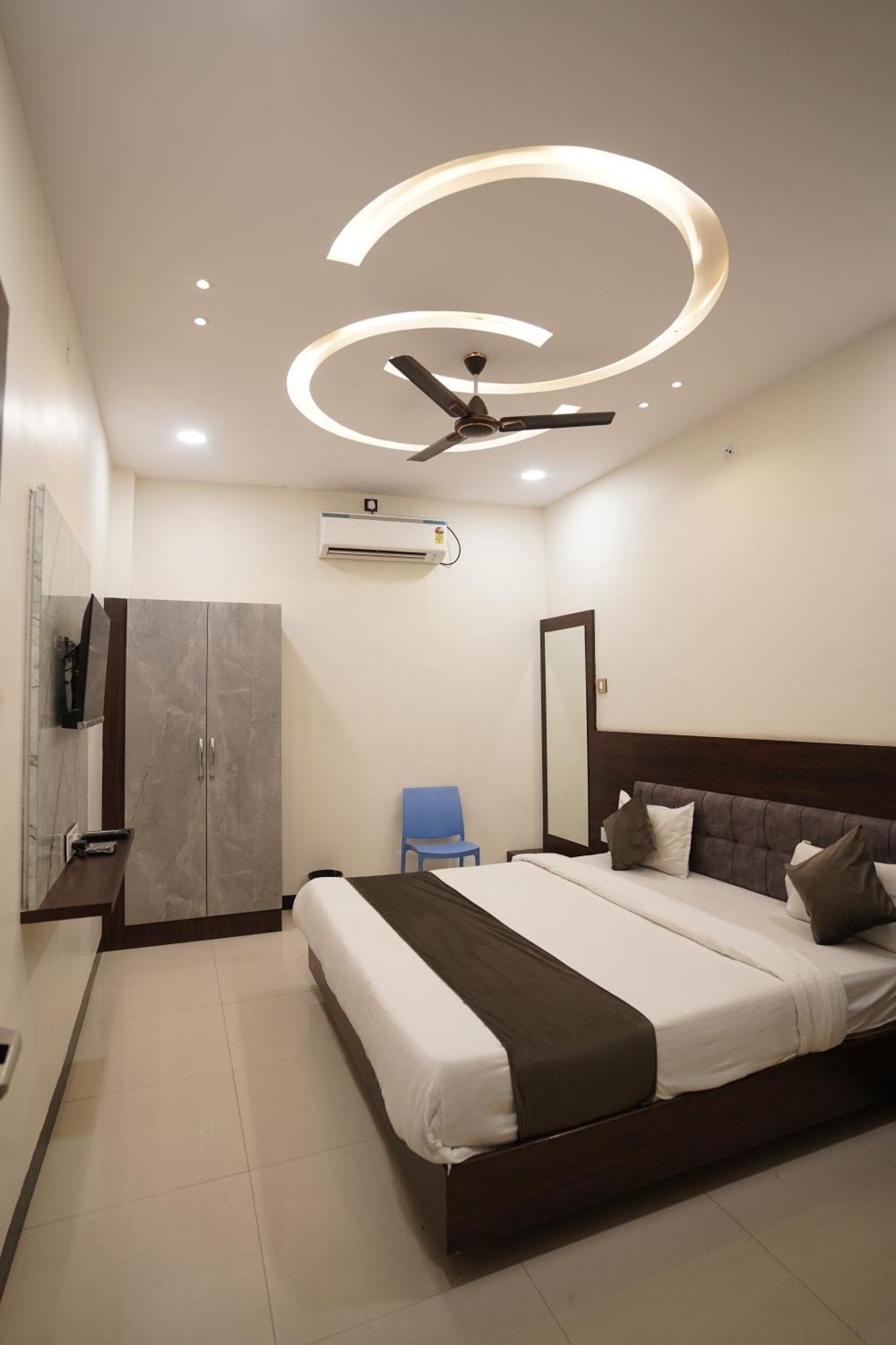 Hotel Dev Kripa Ujjain Dış mekan fotoğraf