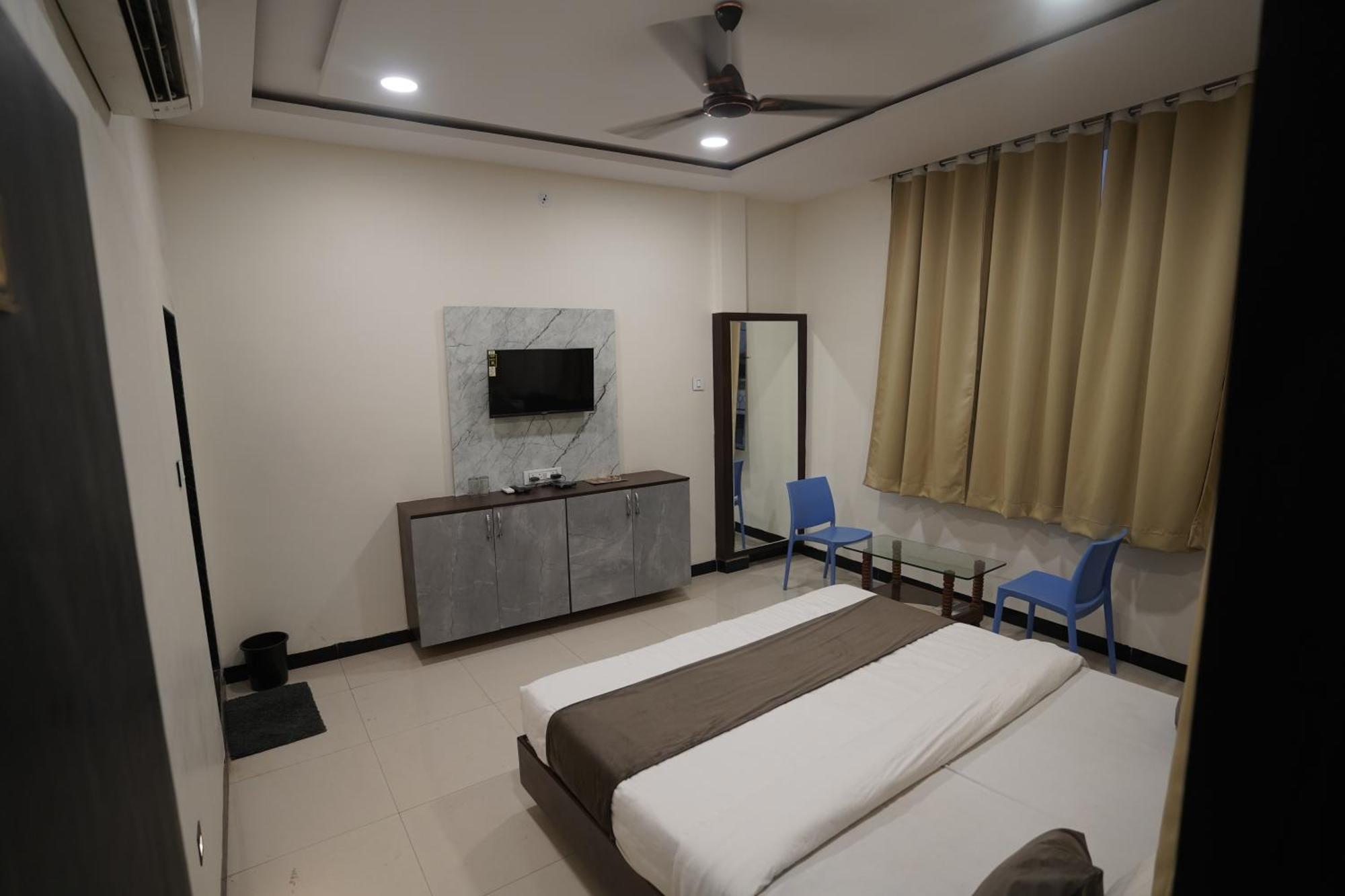 Hotel Dev Kripa Ujjain Dış mekan fotoğraf